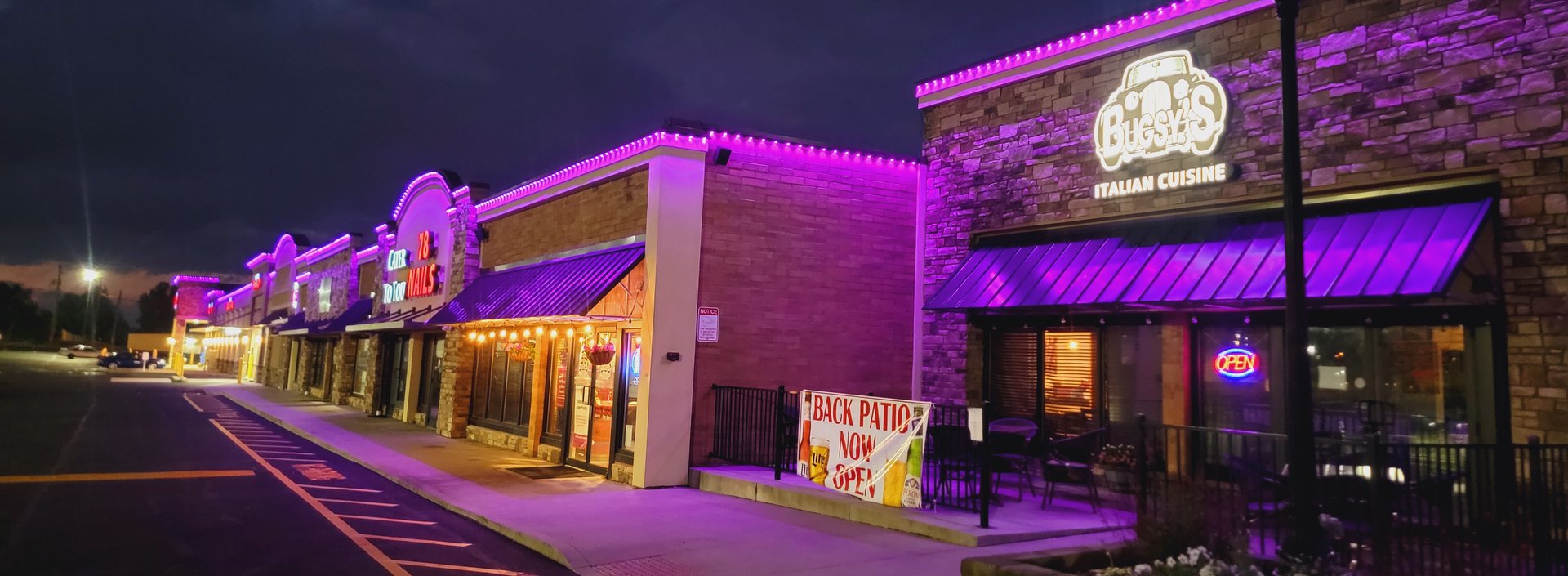 Commercial building illuminated with permanent architectural lighting